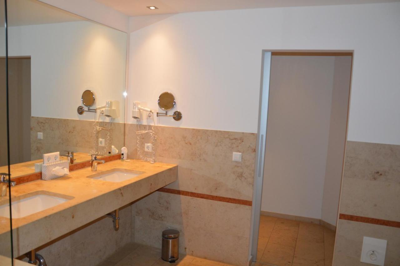 Schloß Holte-Stukenbrock Hotel Holter Schlosskrug מראה חיצוני תמונה