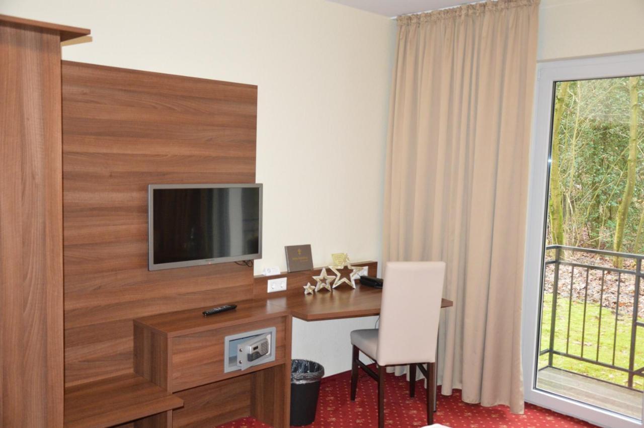 Schloß Holte-Stukenbrock Hotel Holter Schlosskrug מראה חיצוני תמונה